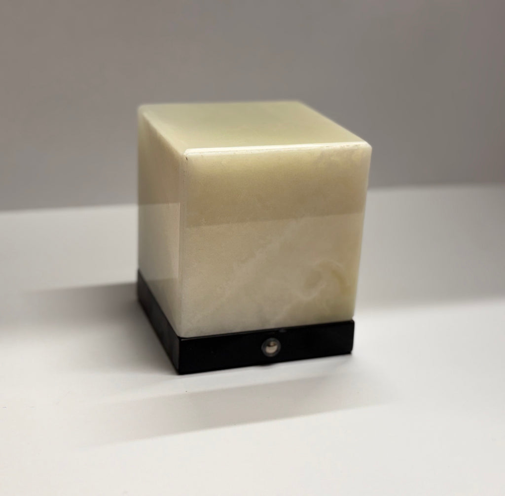 Luminous Stone Lamp, Onice Green Onyx
